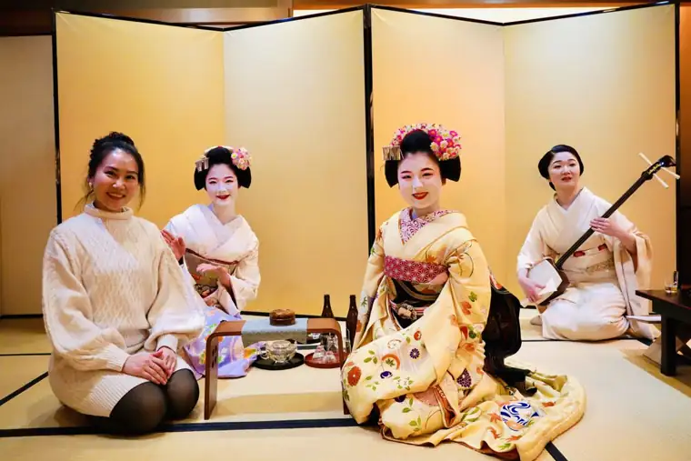 Luxury private tour dinner with maiko entertainment in Nagoya